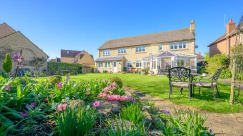 St. Giles Close, Holme, PE7