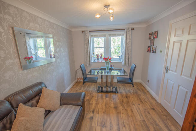 4 bed Detached for sale Image 8