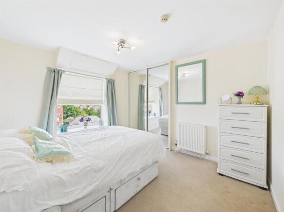 2 bed Flat for sale Image 8