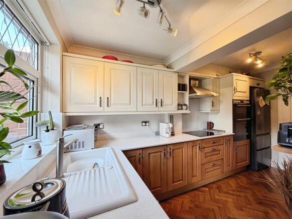 3 bed Semi-Detached for sale Image 4