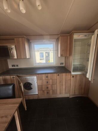 Kitchen With Integrated Washing Machine, Fridge Fr