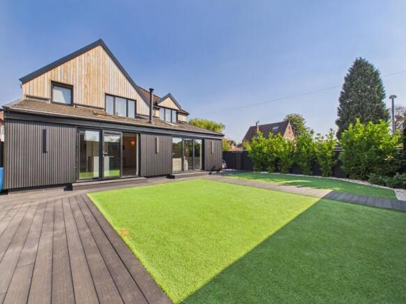5 bed Detached for sale Image 4