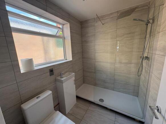 2 bed House to rent Image 4