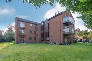 8, 15 Lynton Court, Merrilocks Road, Liverpool L23 6UJ