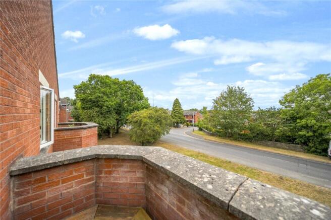 3 bed Apartment for sale Image 9