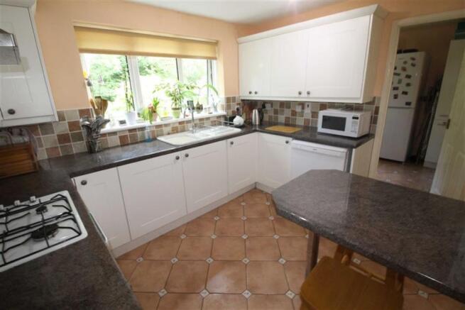 KITCHEN/BREAKFAST ROOM