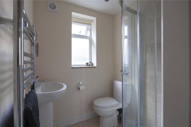 4 bed Semi-Detached to rent Image 7