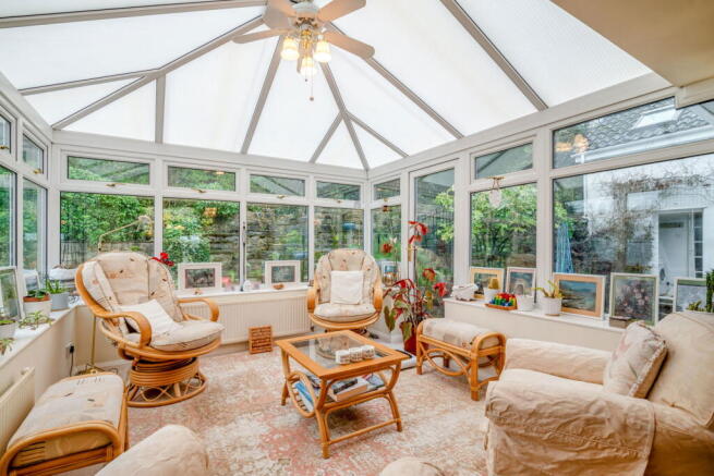 5 bed Detached for sale Image 11