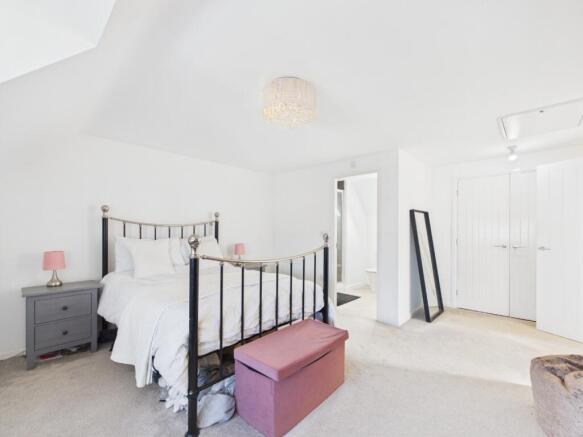 4 bed Detached for sale Image 9