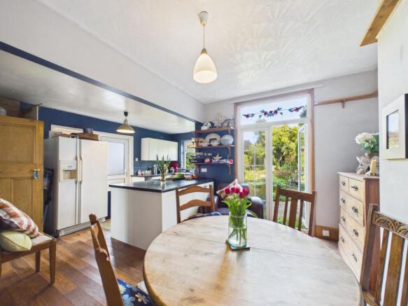 3 bed Semi-Detached for sale Image 6