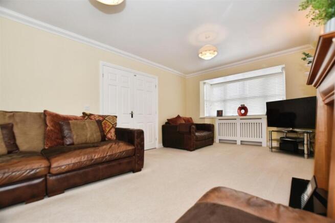 4 bed Detached for sale Image 8