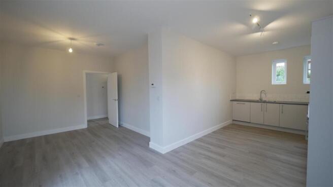 2 bed Flat to rent Image 4