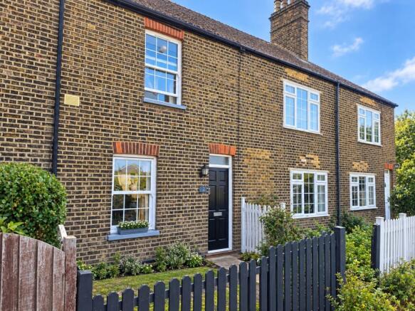 3 bed terraced house to rent Moat Lane, Erith DA8