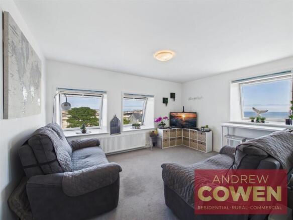 2 bed Flat for sale Image 4