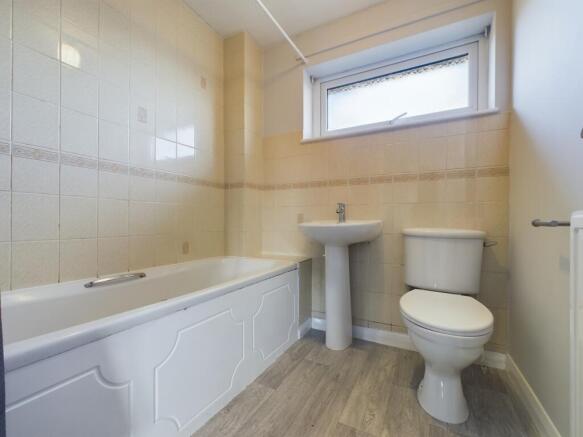 3 bed Semi-Detached to rent Image 6
