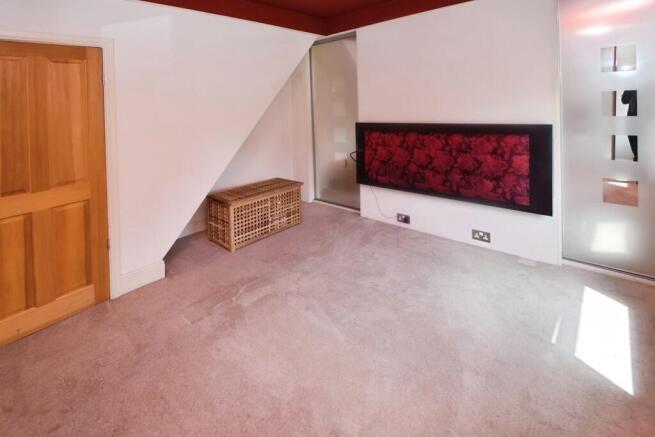 3 bed Terraced for sale Image 5