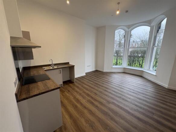 13 bed Block of Apartments for sale Image 8