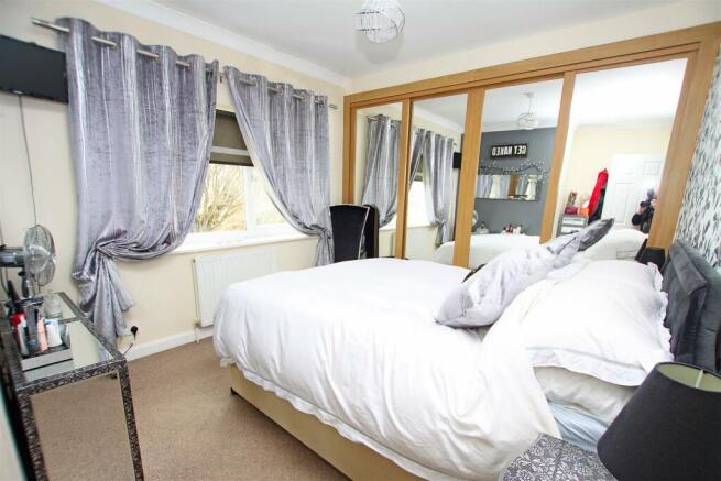 Bedroom 1.jpg
