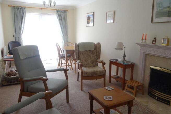 SittingRoom.JPG