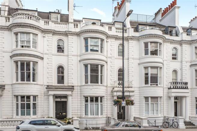 2-bed flat on Gloucester Terrace, London, W2, £775,000