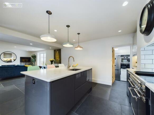 Kitchen .4.jpg