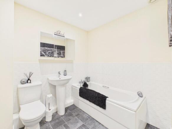 3 bed Terraced for sale Image 4