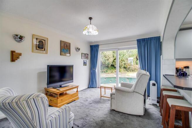 5 bed Detached for sale Image 3