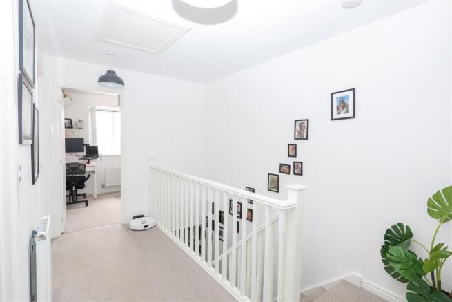4 bed Detached for sale Image 10