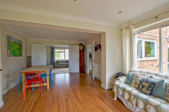Dining room.jpg