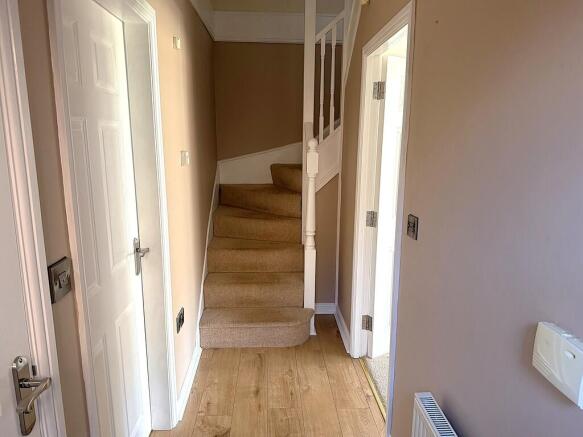 4 bed Semi-Detached to rent Image 9
