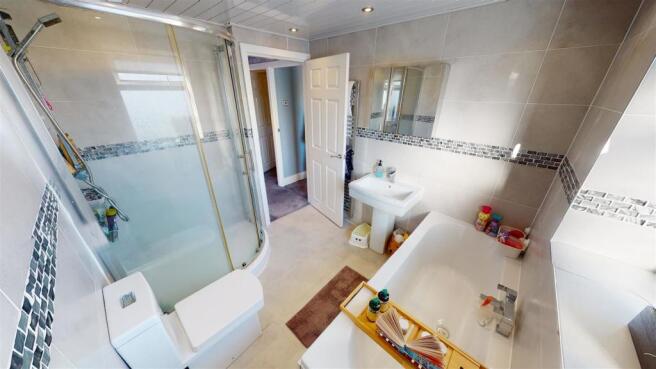 Greenhill Crescent Bathroom