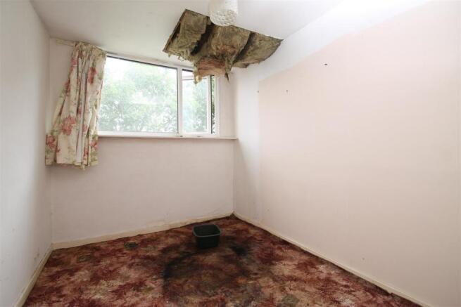 bedroom 4.JPG