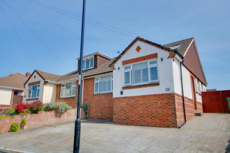 Guide Price £325,000 - £350,000! Sholing! No Forward Chain! Gorgeous Kitchen & Bathroom!