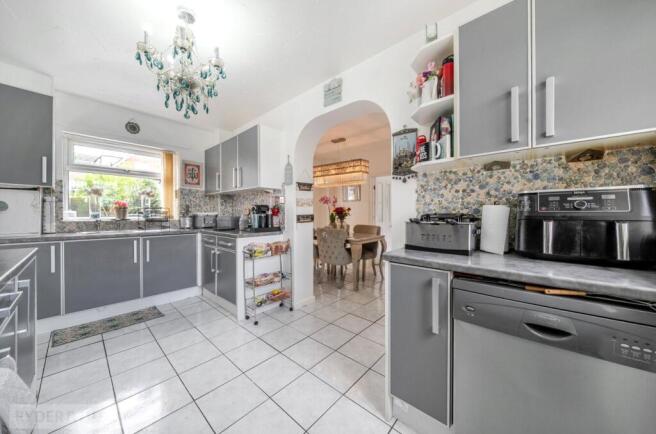 4 bed Semi-Detached for sale Image 9