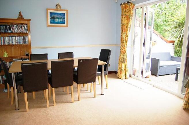 Lounge/Dining Room