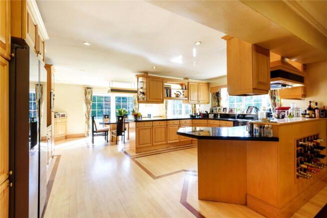 4 bed Detached to rent Image 11