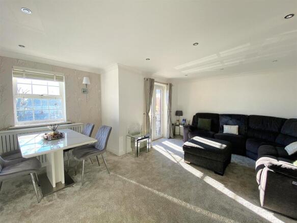 3 Jasmine Way - Lounge2.jpg