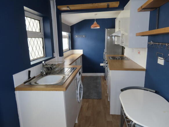 2 bed Terraced to rent Image 8