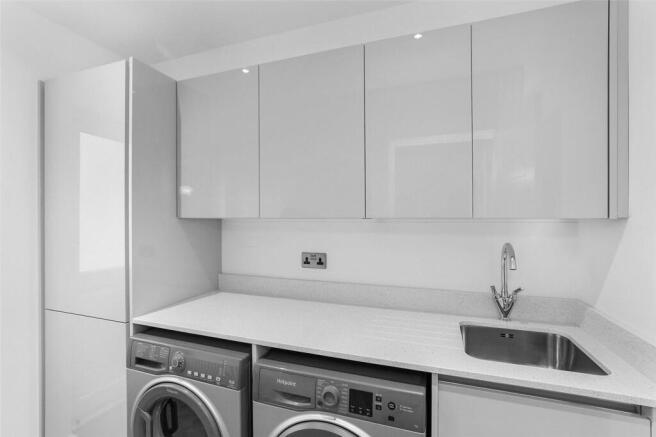 4 bed Semi-Detached for sale Image 12