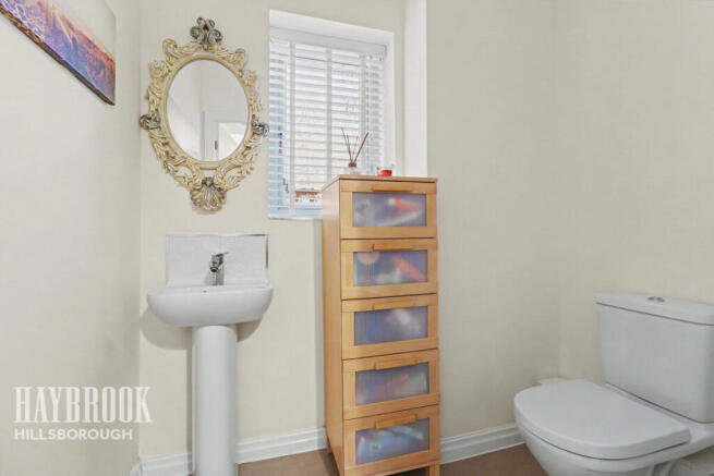 4 bed Detached for sale Image 12