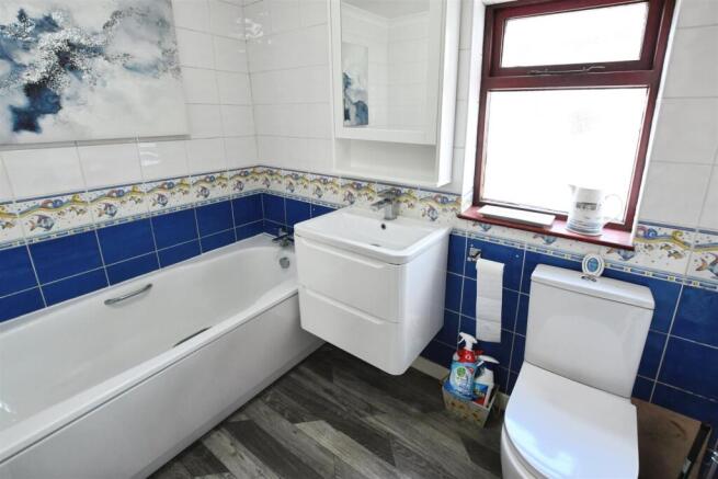 3 bed Terraced for sale Image 4