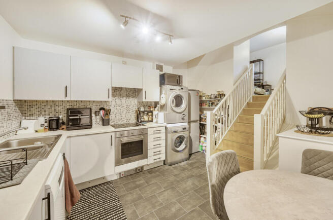 1387855-12-696630...