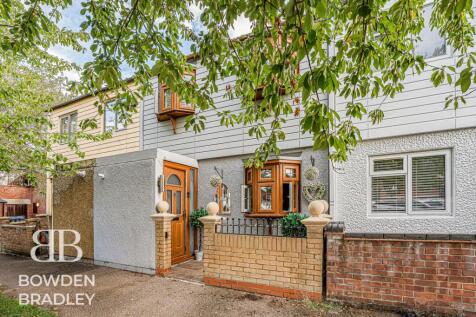Limes Avenue, Chigwell, IG7
