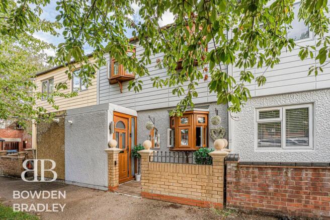 3-bed terraced on Limes Avenue, Chigwell, IG7, £400,000