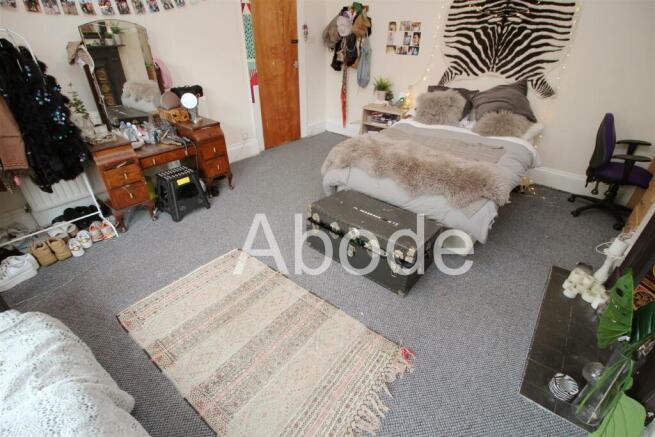 8 bed House to rent Image 7