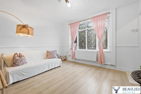 Verderers Road, Chigwell, IG7 4