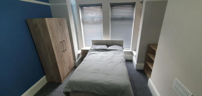 4 bed House to rent Image 8