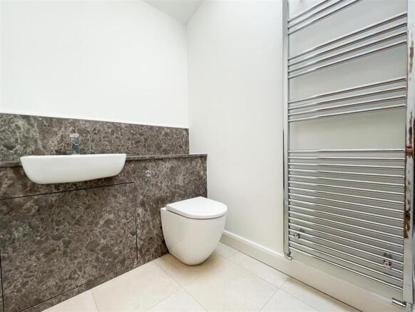 4 bed Semi-Detached to rent Image 12