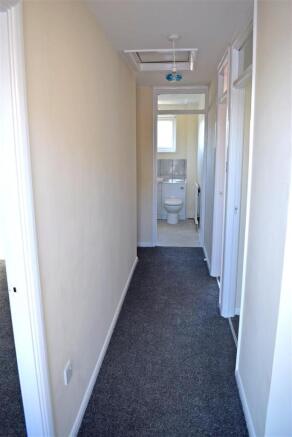 79 Ashfield entrance hall.jpg