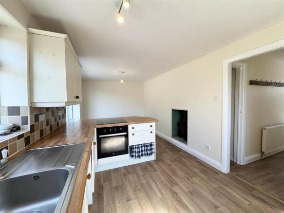3 bed Semi-Detached for sale Image 5